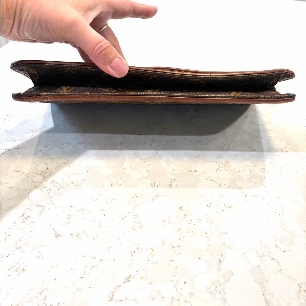 Designer Monogram Vintage Leather Clutch Bag - Picture 4 of 14